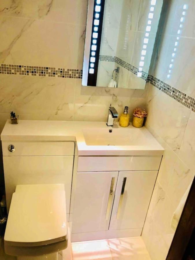 Beautiful 4-Bed Villa In Glasgow Ngoại thất bức ảnh